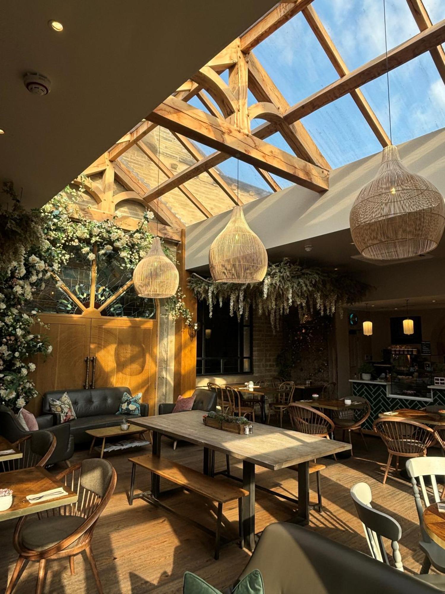 Manor House Lindley Hotel Huddersfield Bagian luar foto